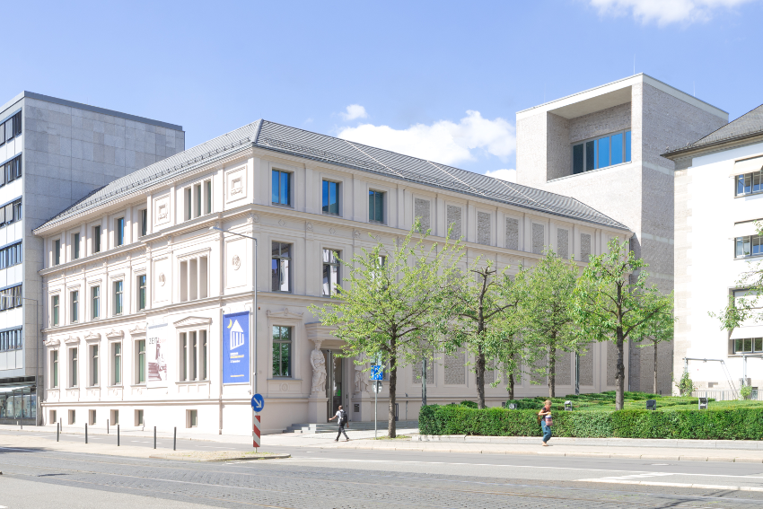 OUR HISTORY'S NEW CLOTHES | STADTMUSEUM (Image: Nikolaus Frank)